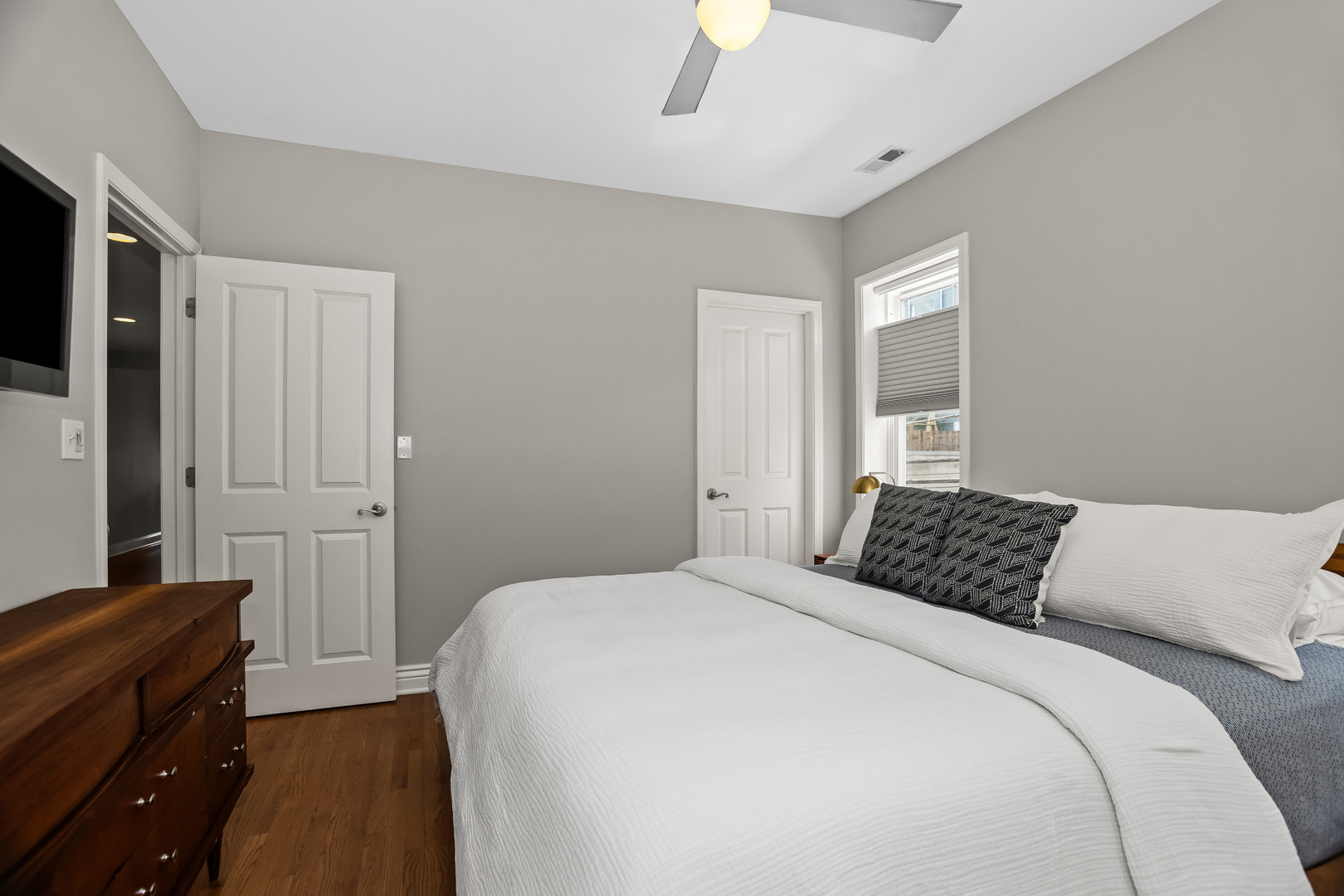 1475 W Winona Street Unit: 2