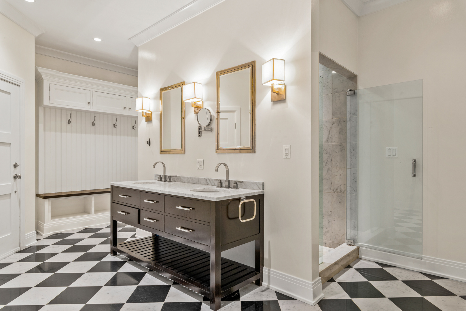 1028 W WOLFRAM Street Unit: 1F