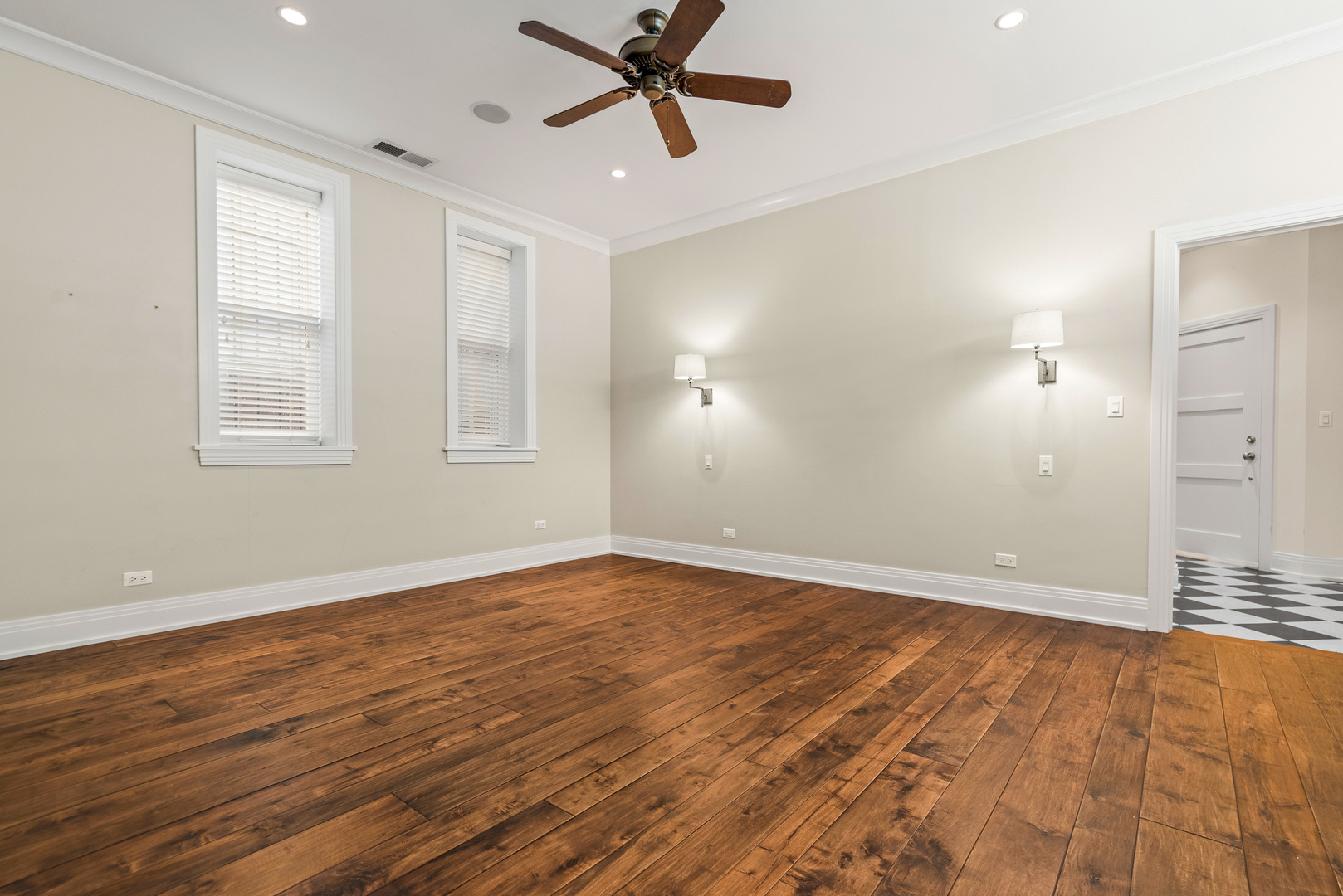 1028 W WOLFRAM Street Unit: 1F