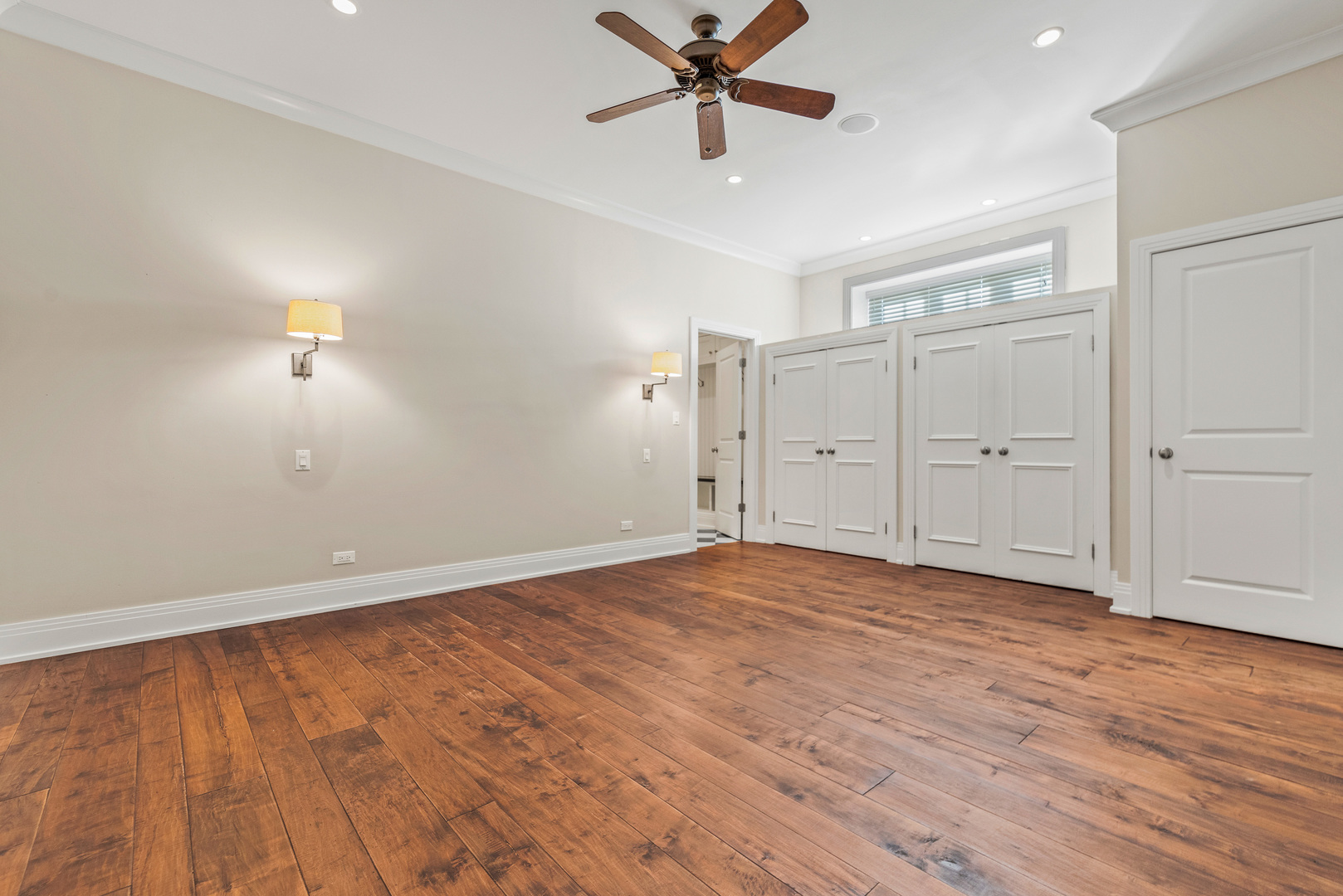 1028 W WOLFRAM Street Unit: 1F