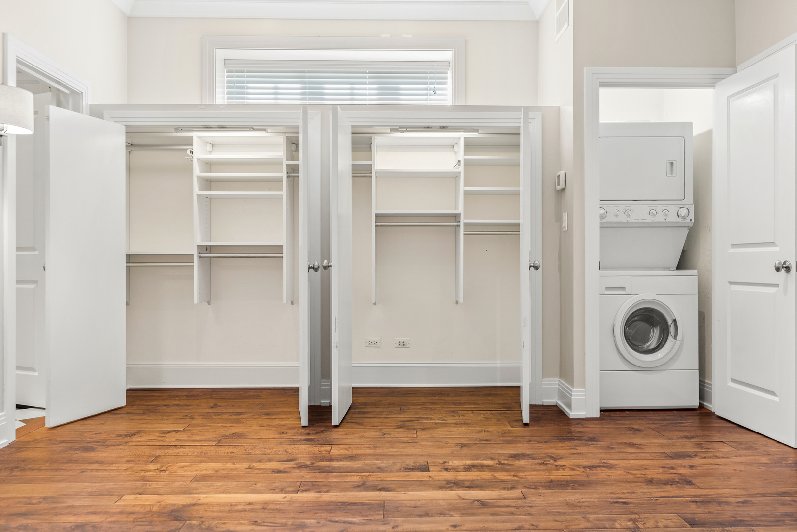 1028 W WOLFRAM Street Unit: 1F