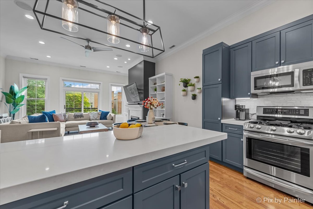 2142 W ROSCOE Street Unit: 3C