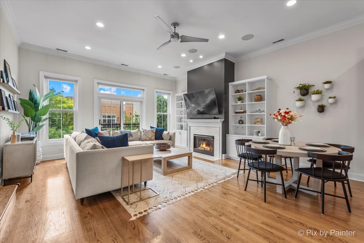 2142 W ROSCOE Street Unit: 3C