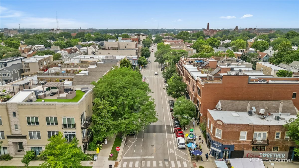 2142 W ROSCOE Street Unit: 3C