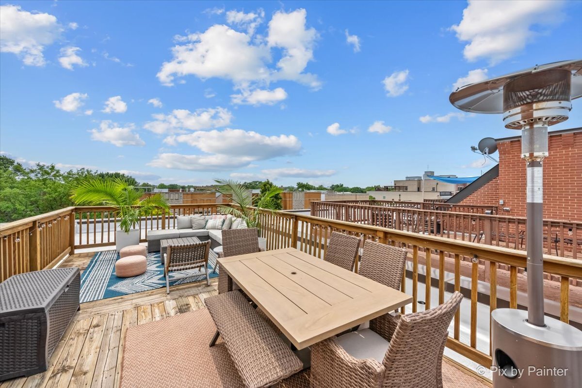 2142 W ROSCOE Street Unit: 3C