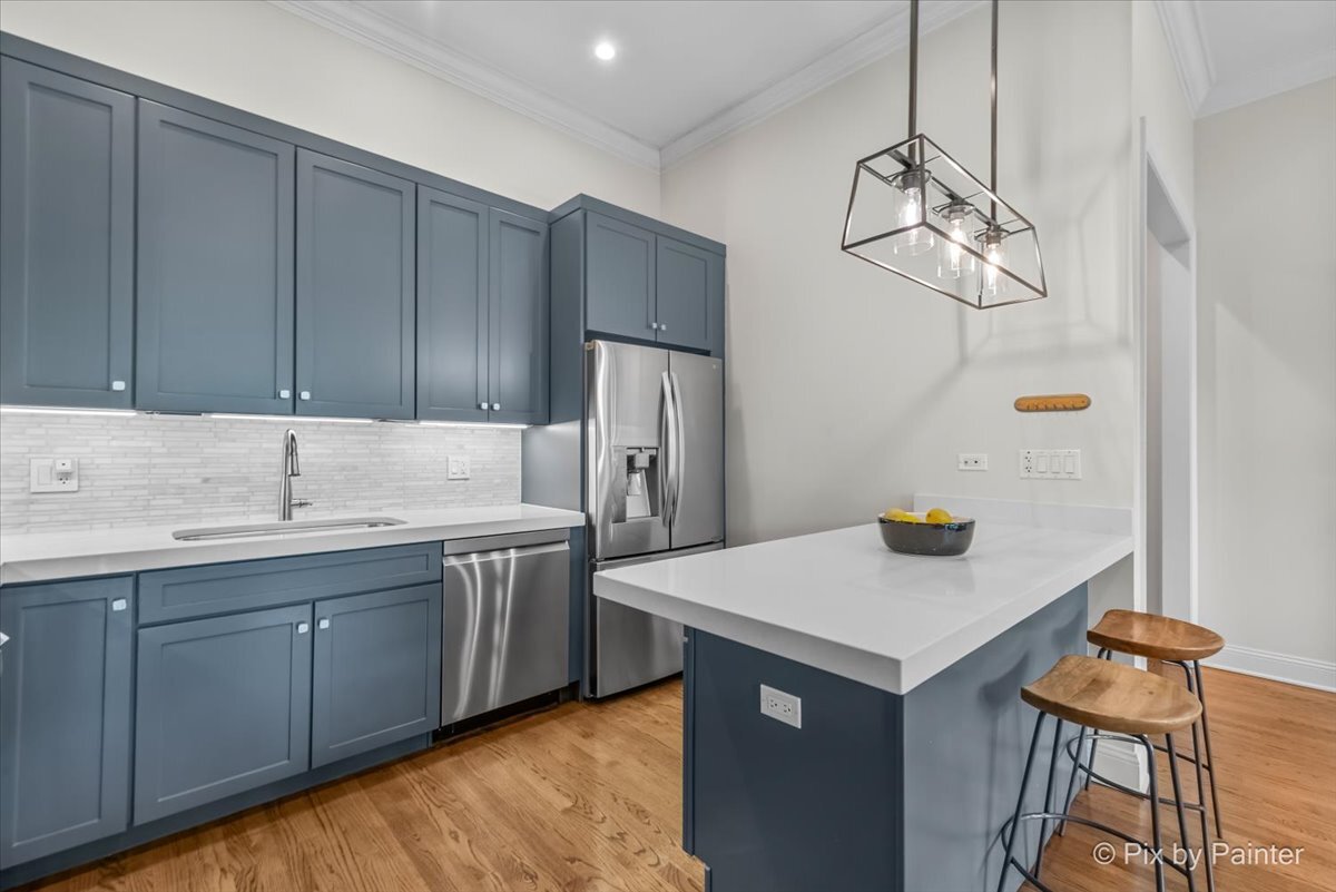 2142 W ROSCOE Street Unit: 3C