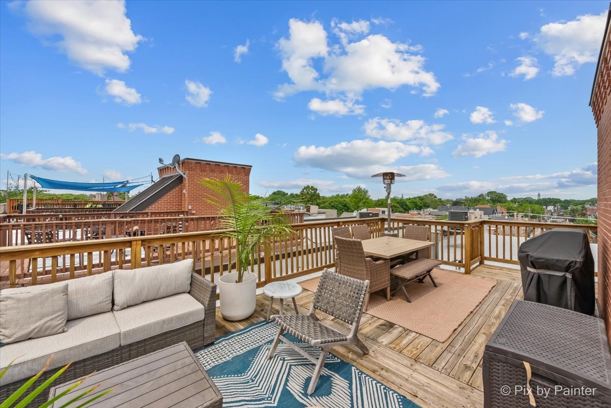 2142 W ROSCOE Street Unit: 3C