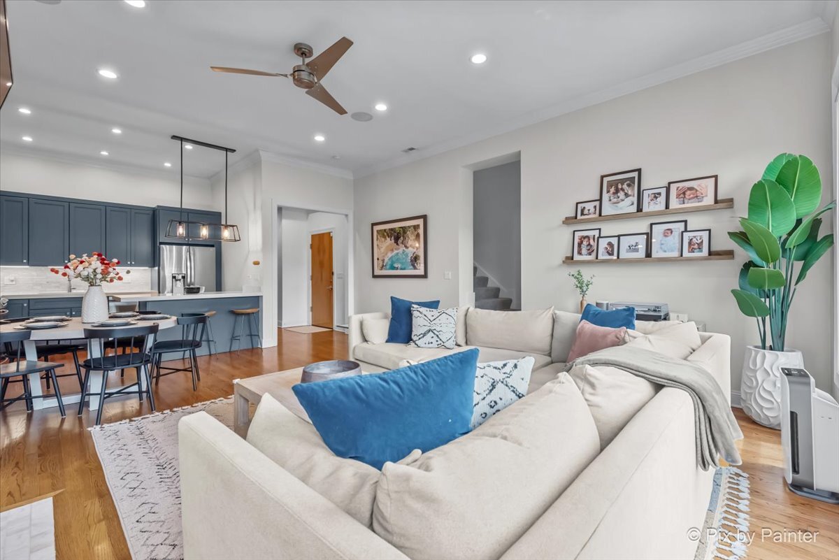 2142 W ROSCOE Street Unit: 3C