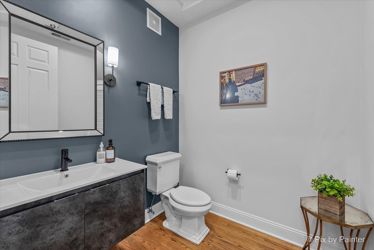 2142 W ROSCOE Street Unit: 3C
