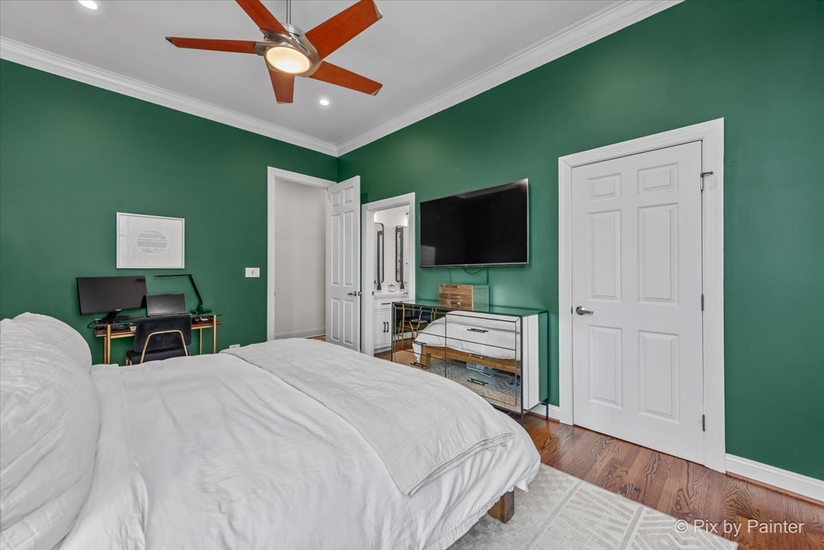 2142 W ROSCOE Street Unit: 3C