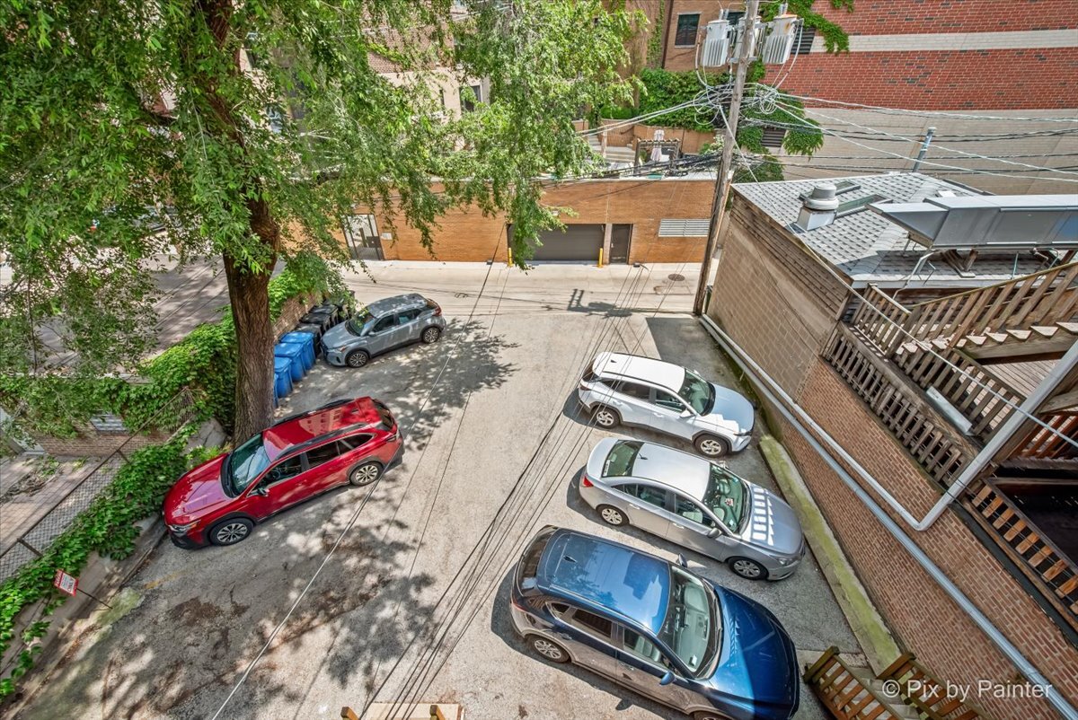2123 N CLARK Street Unit: 3R