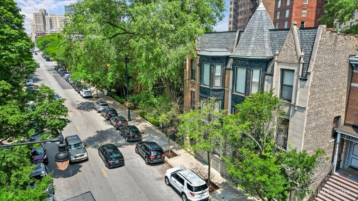 2123 N CLARK Street Unit: 3R
