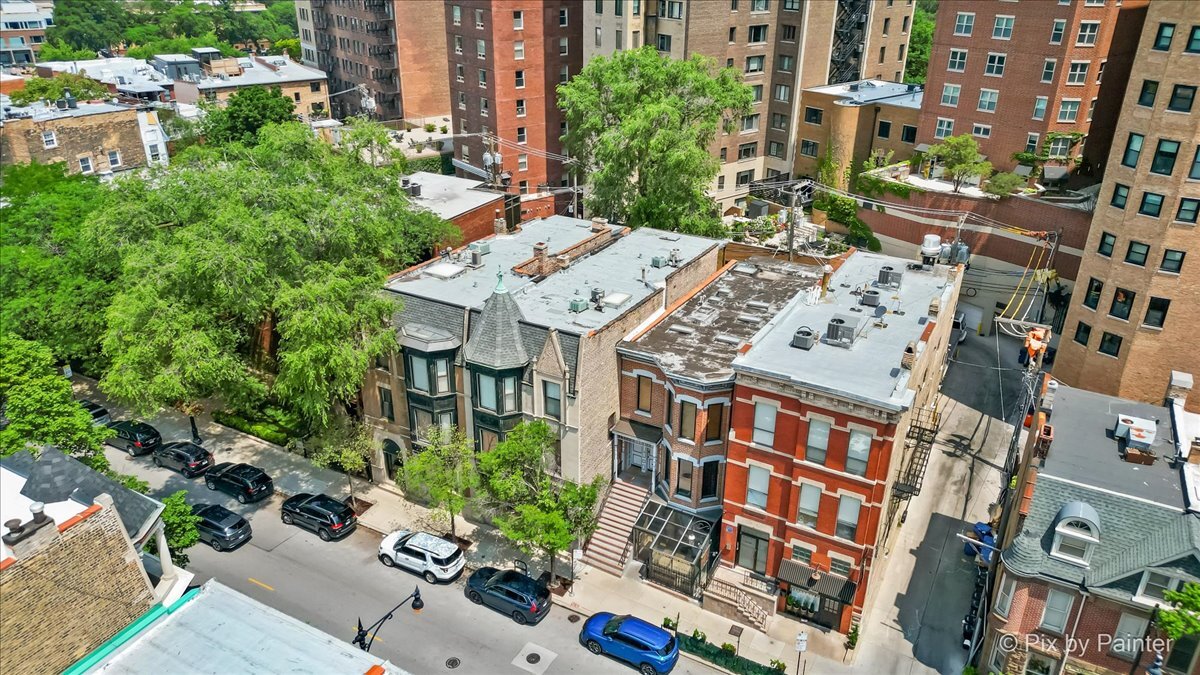 2123 N CLARK Street Unit: 3R