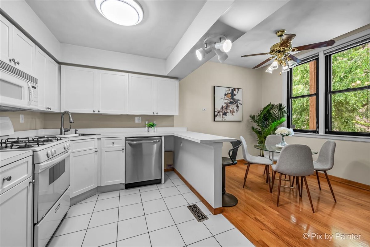 2123 N CLARK Street Unit: 3R