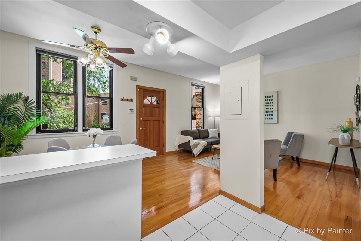 2123 N CLARK Street Unit: 3R