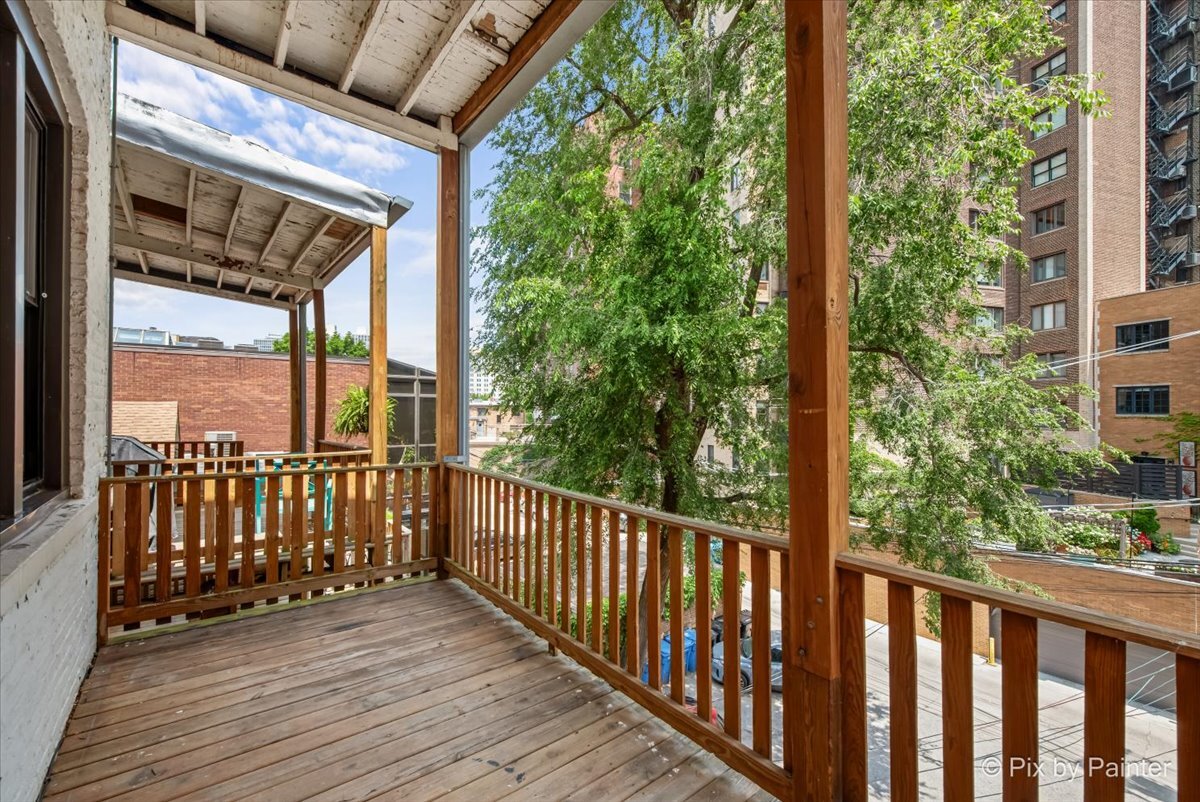 2123 N CLARK Street Unit: 3R