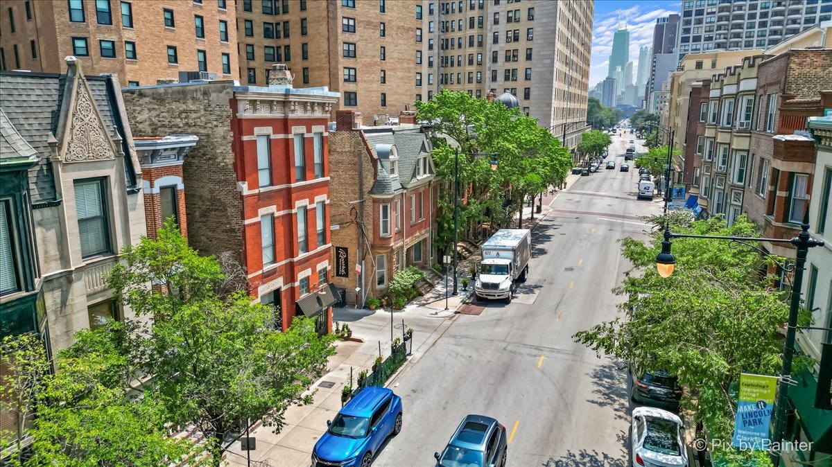 2123 N CLARK Street Unit: 3R