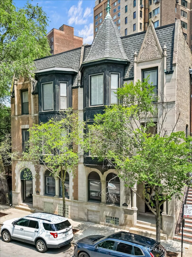 2123 N CLARK Street Unit: 3R
