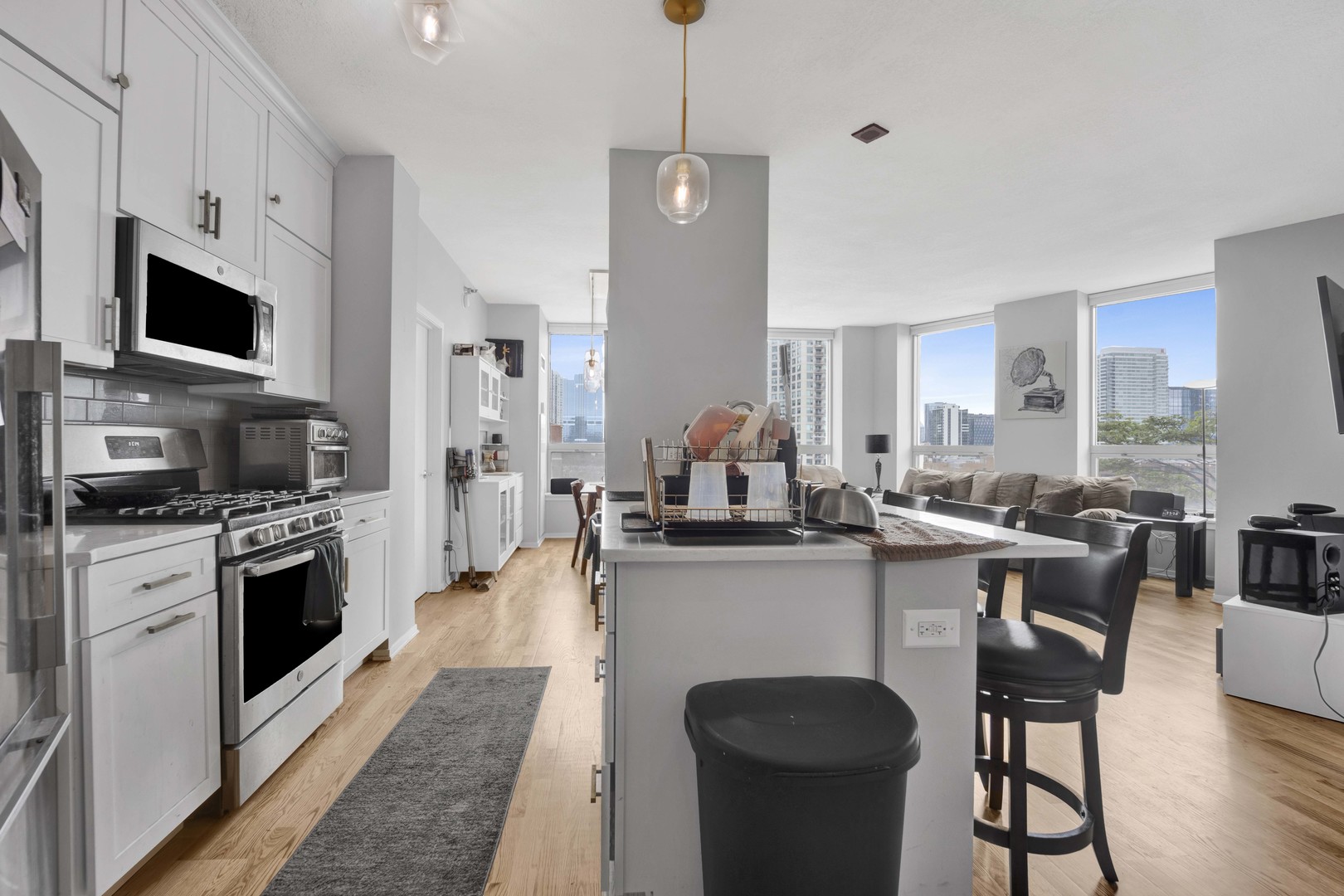 600 N Kingsbury Street Unit: 802