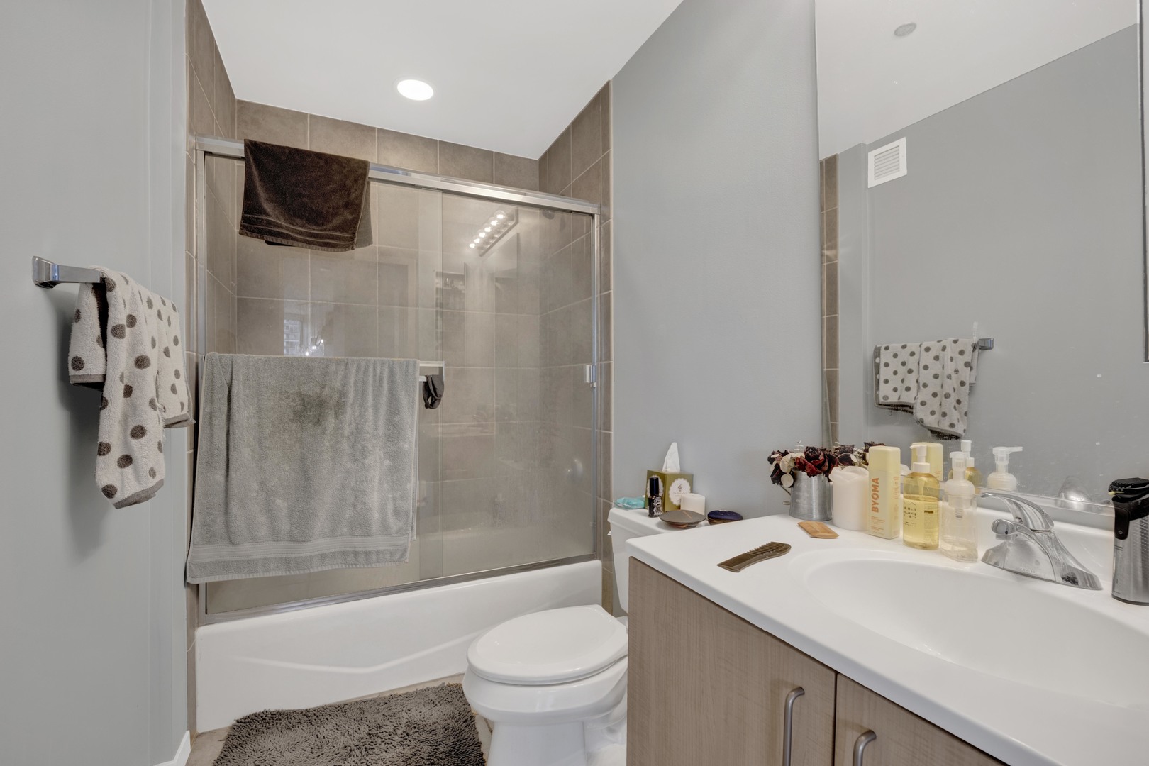 600 N Kingsbury Street Unit: 802