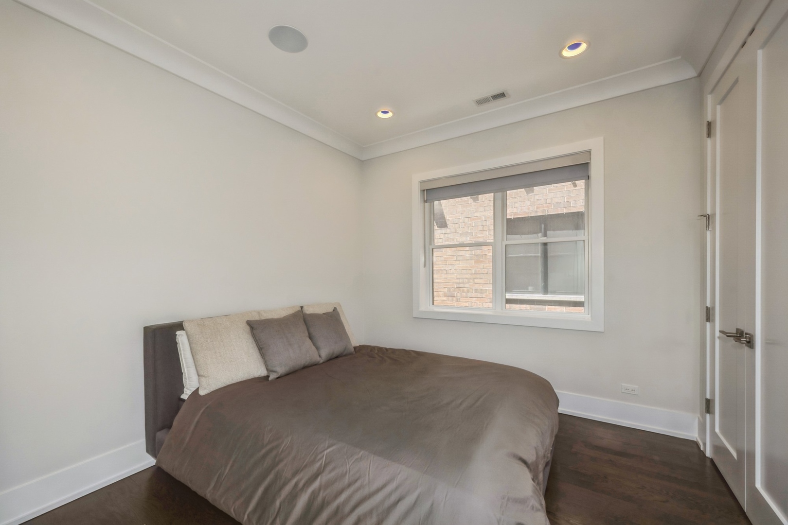 2018 W LEMOYNE Street Unit: 2W