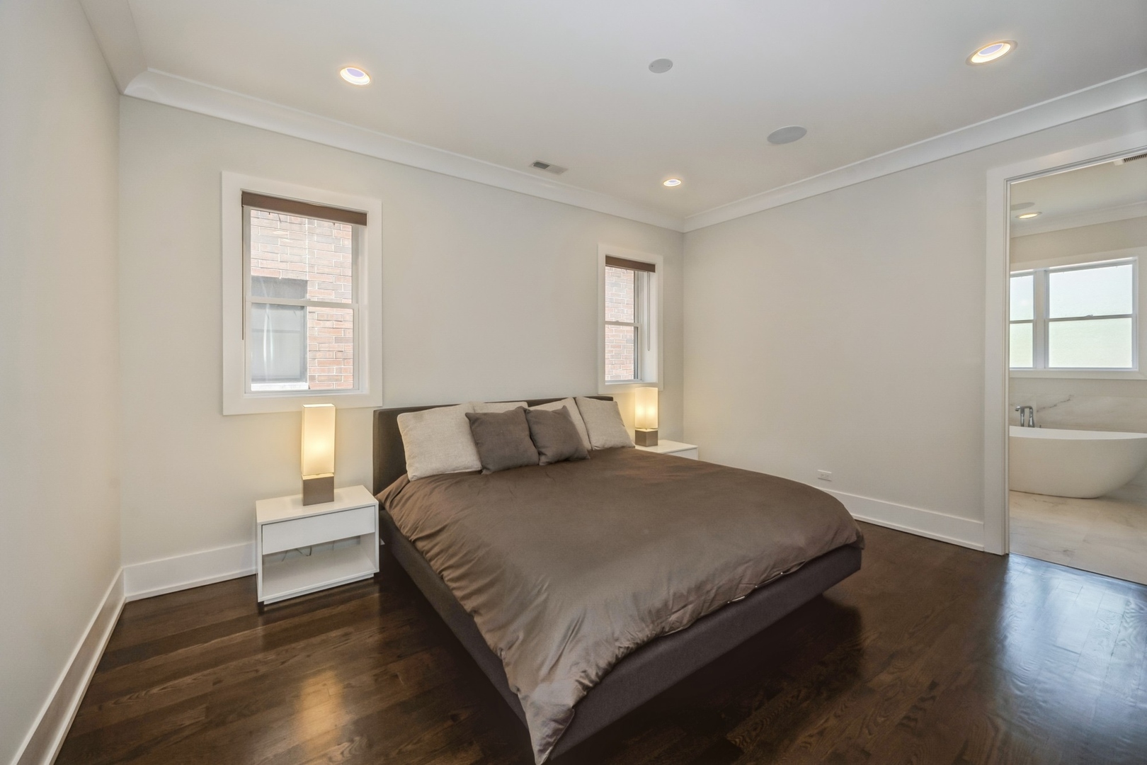 2018 W LEMOYNE Street Unit: 2W