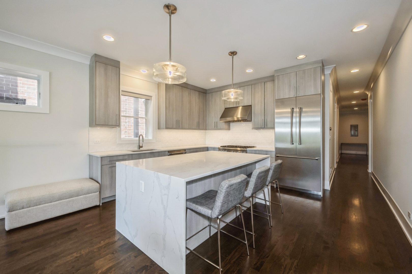 2018 W LEMOYNE Street Unit: 2W