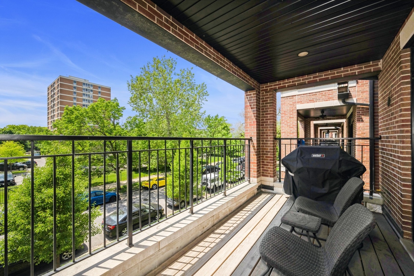 2018 W LEMOYNE Street Unit: 2W