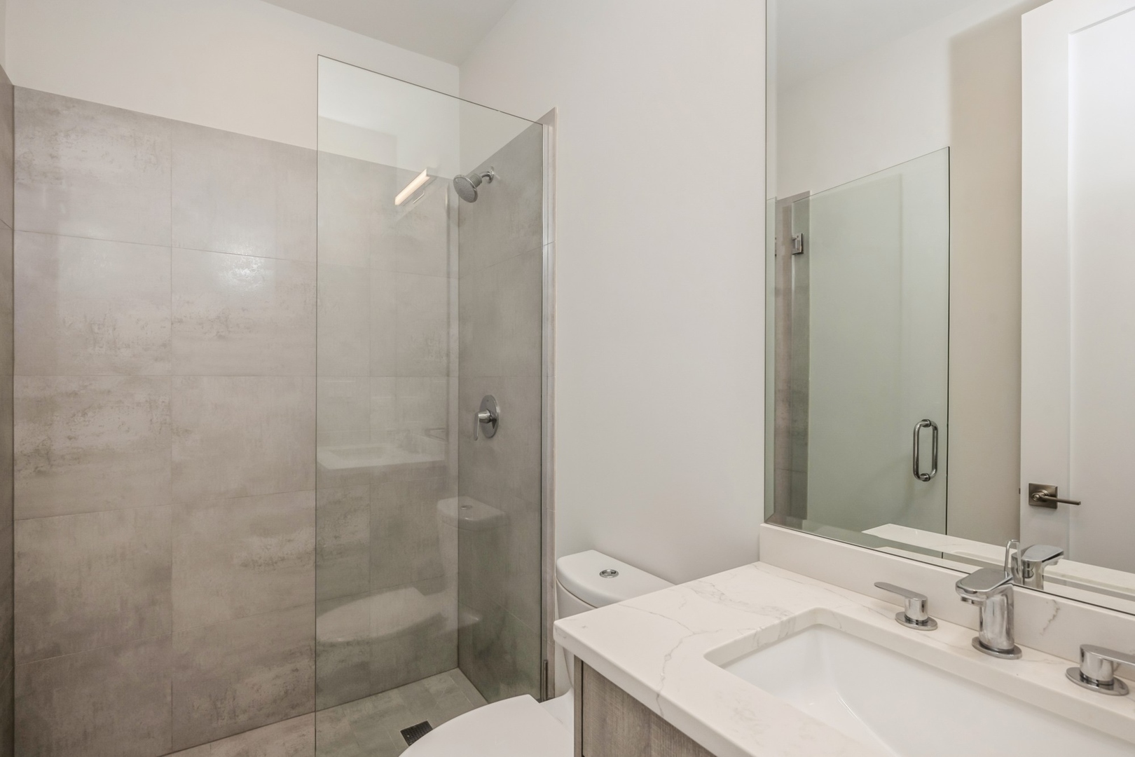 2018 W LEMOYNE Street Unit: 2W