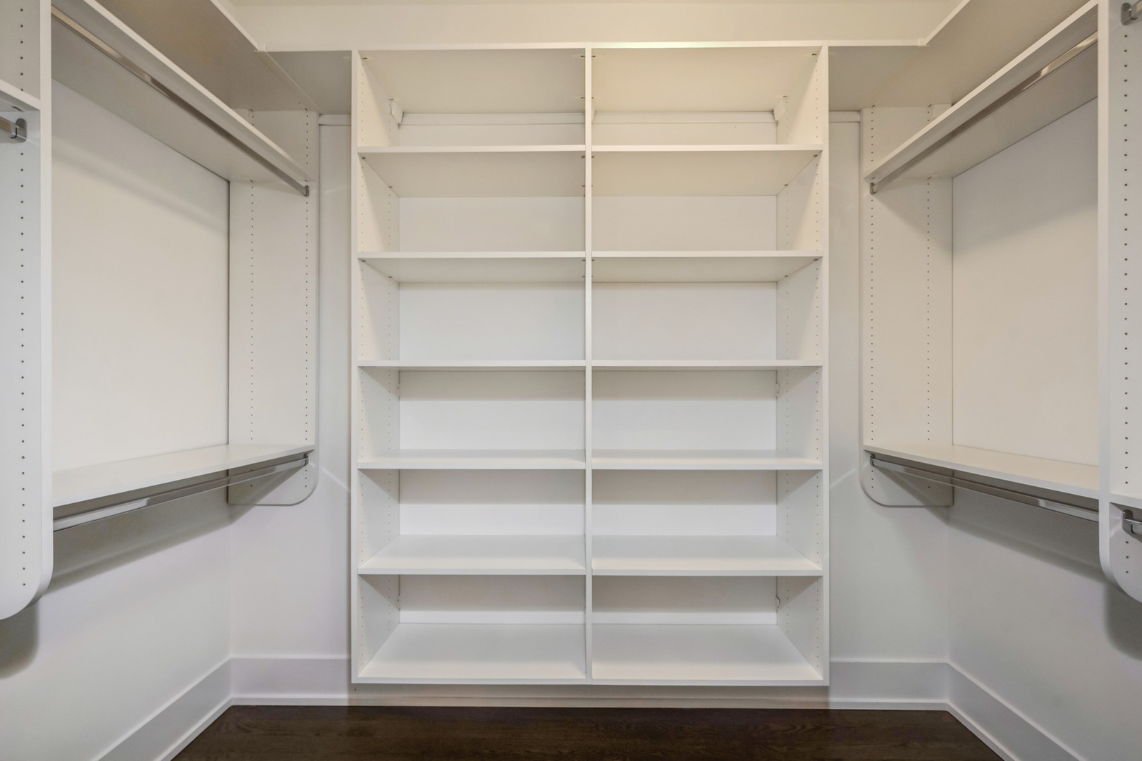 2018 W LEMOYNE Street Unit: 2W