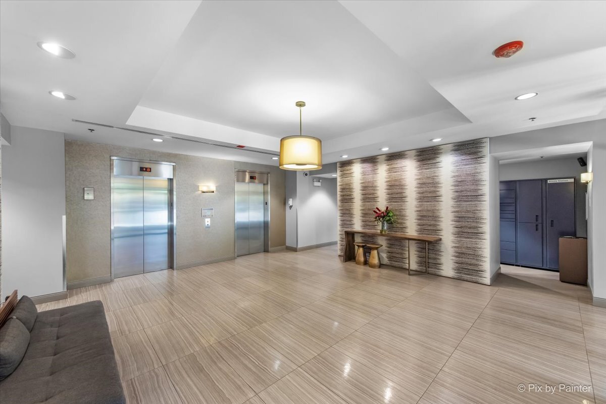 324 N Jefferson Street Unit: 307