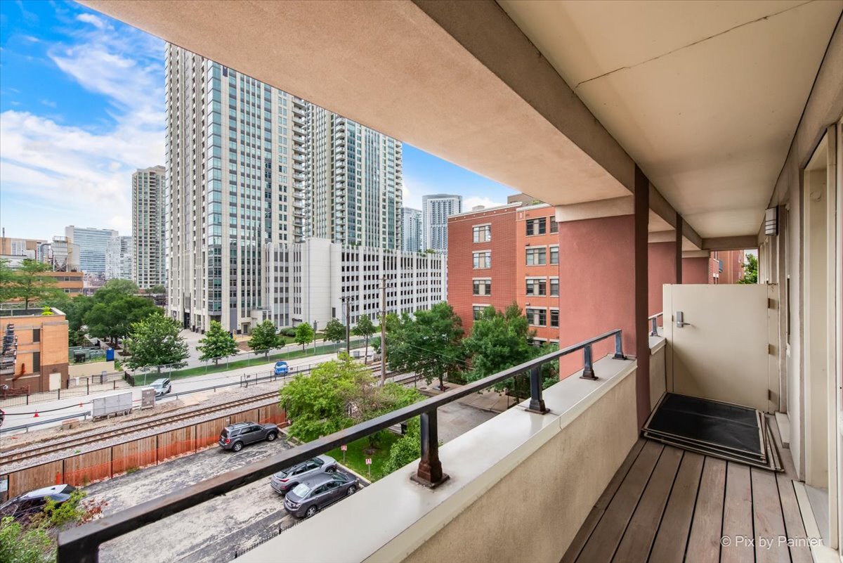 324 N Jefferson Street Unit: 307