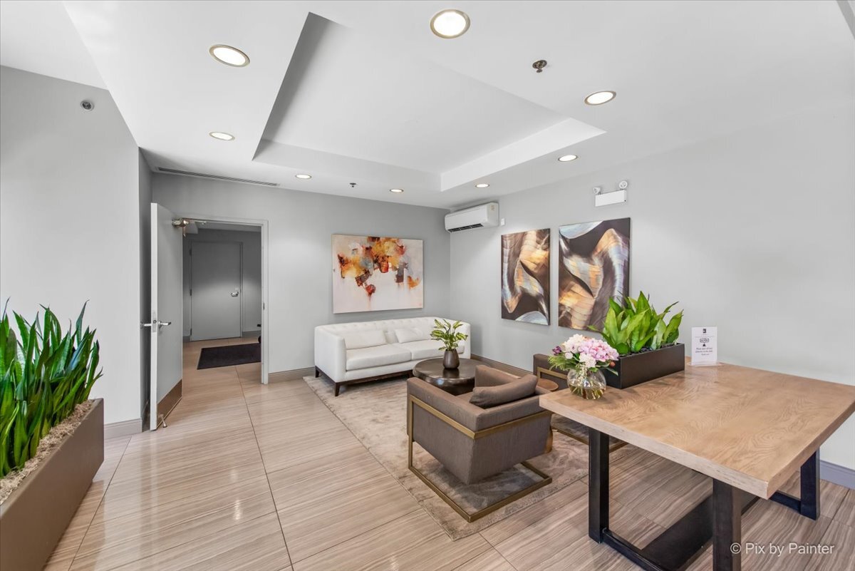 324 N Jefferson Street Unit: 307