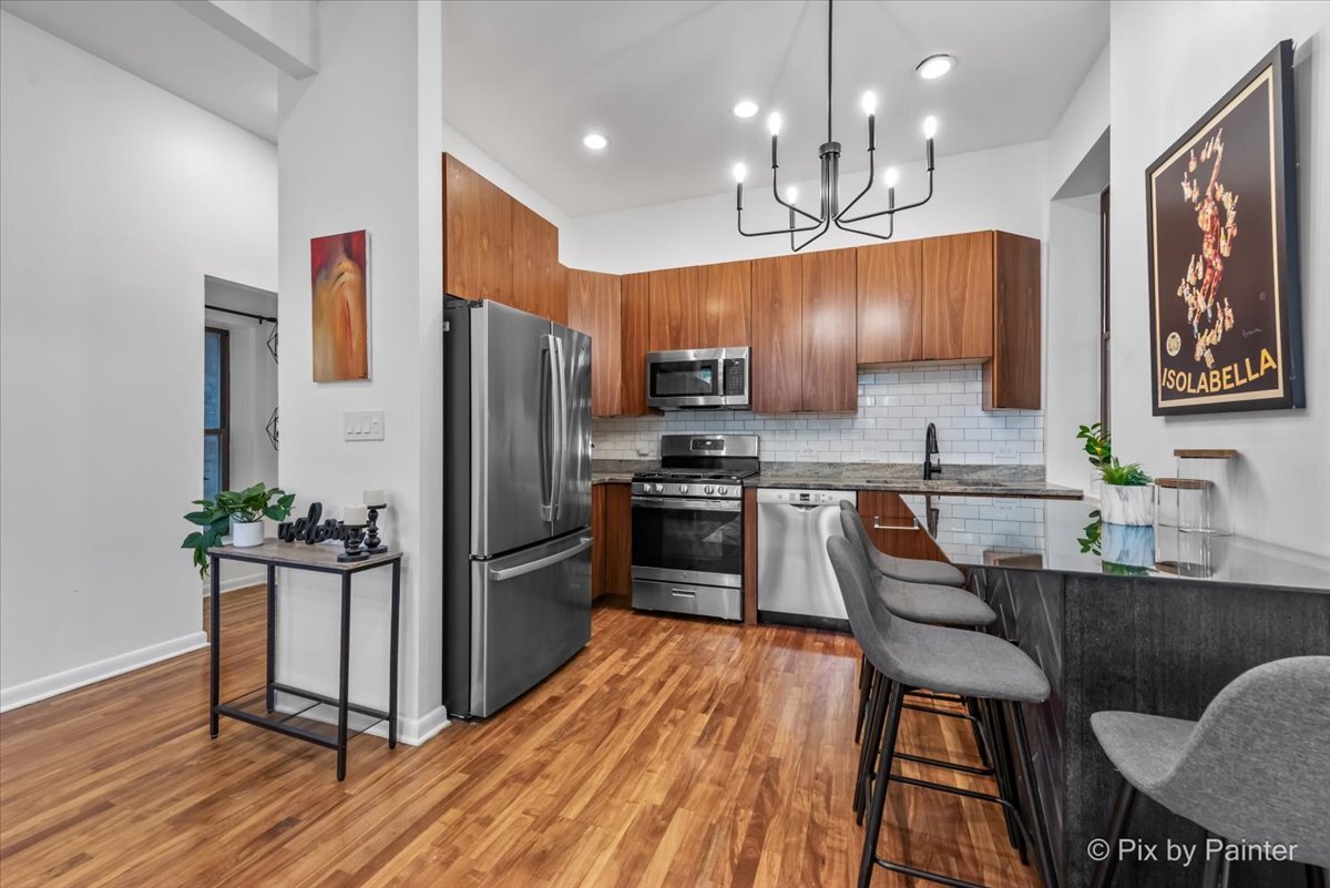 847 N DAMEN Avenue Unit: 1F