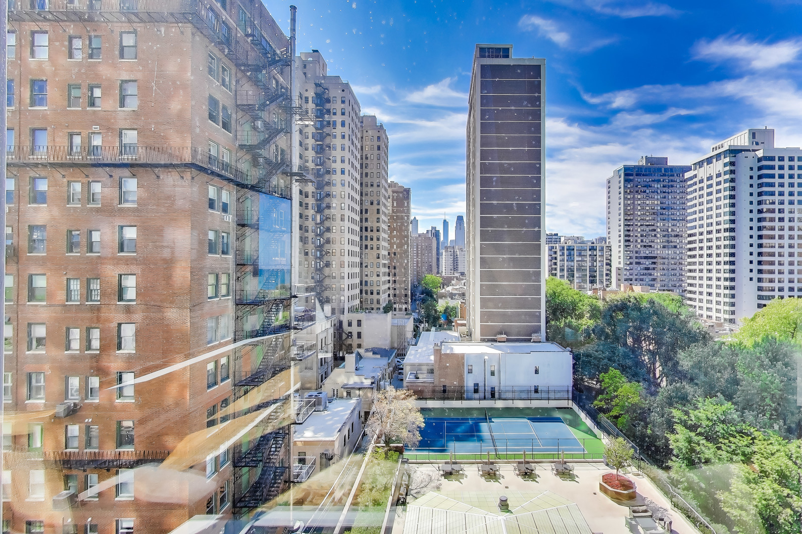 1555 N ASTOR Street Unit: 11SE