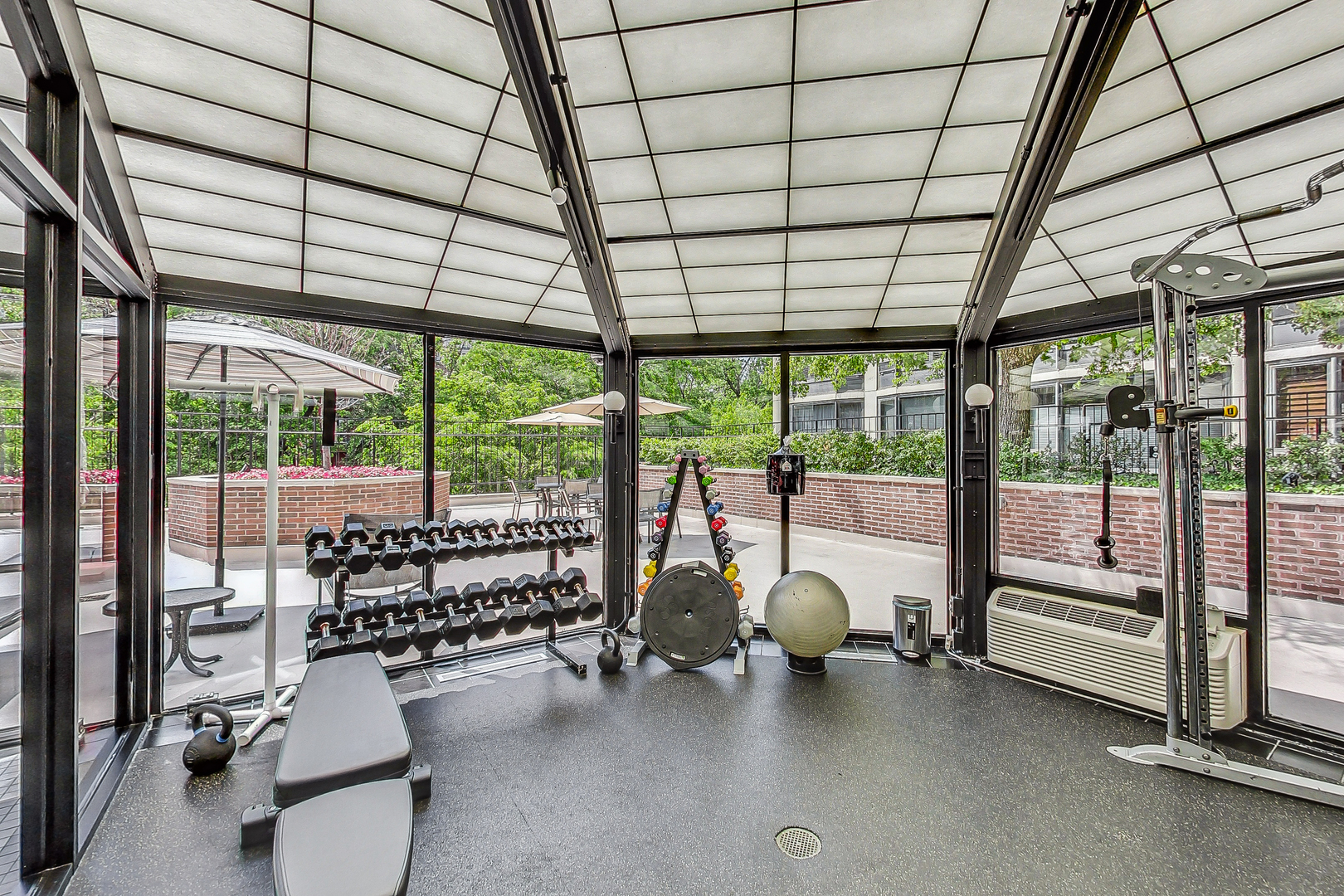 1555 N ASTOR Street Unit: 11SE