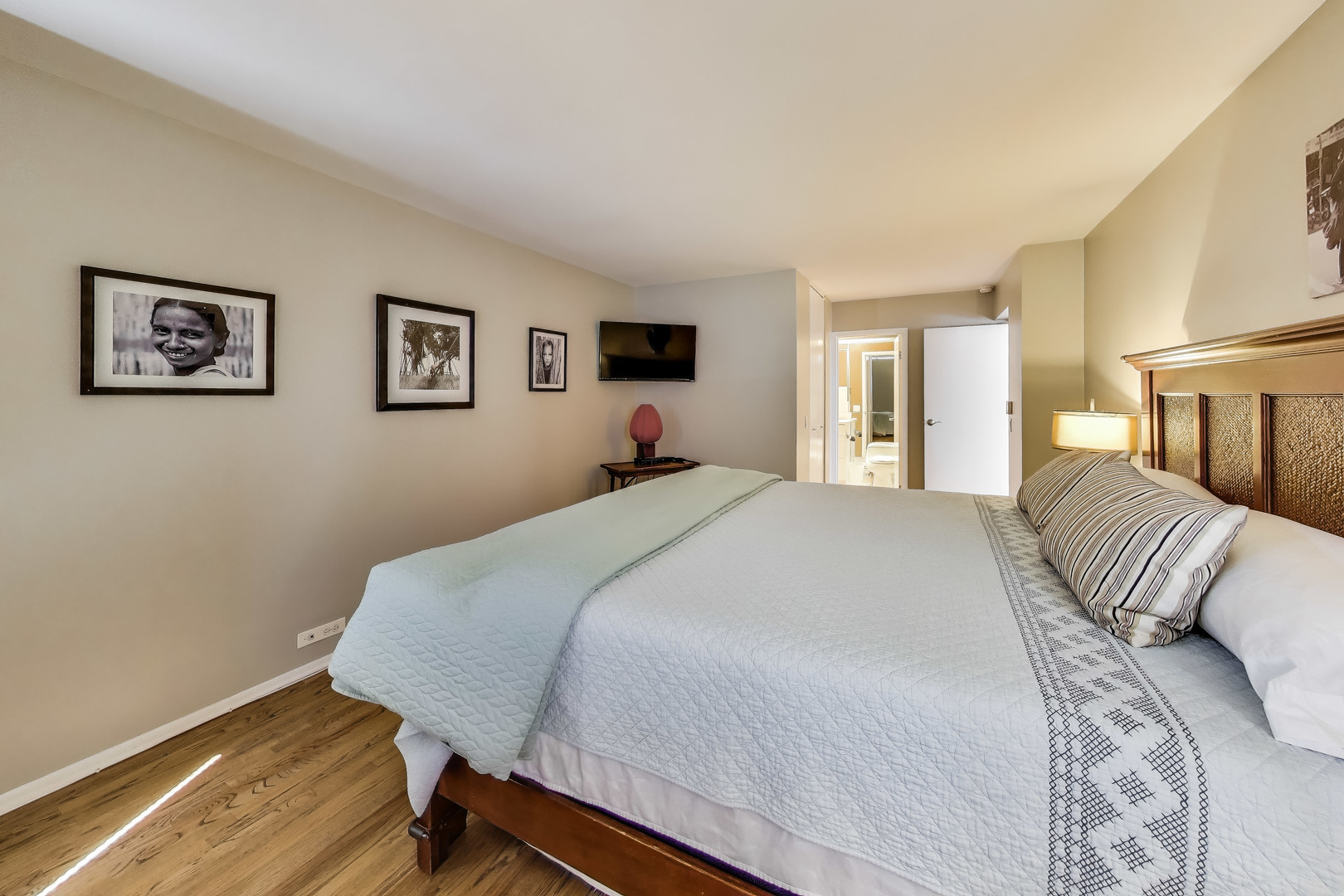 1555 N ASTOR Street Unit: 11SE