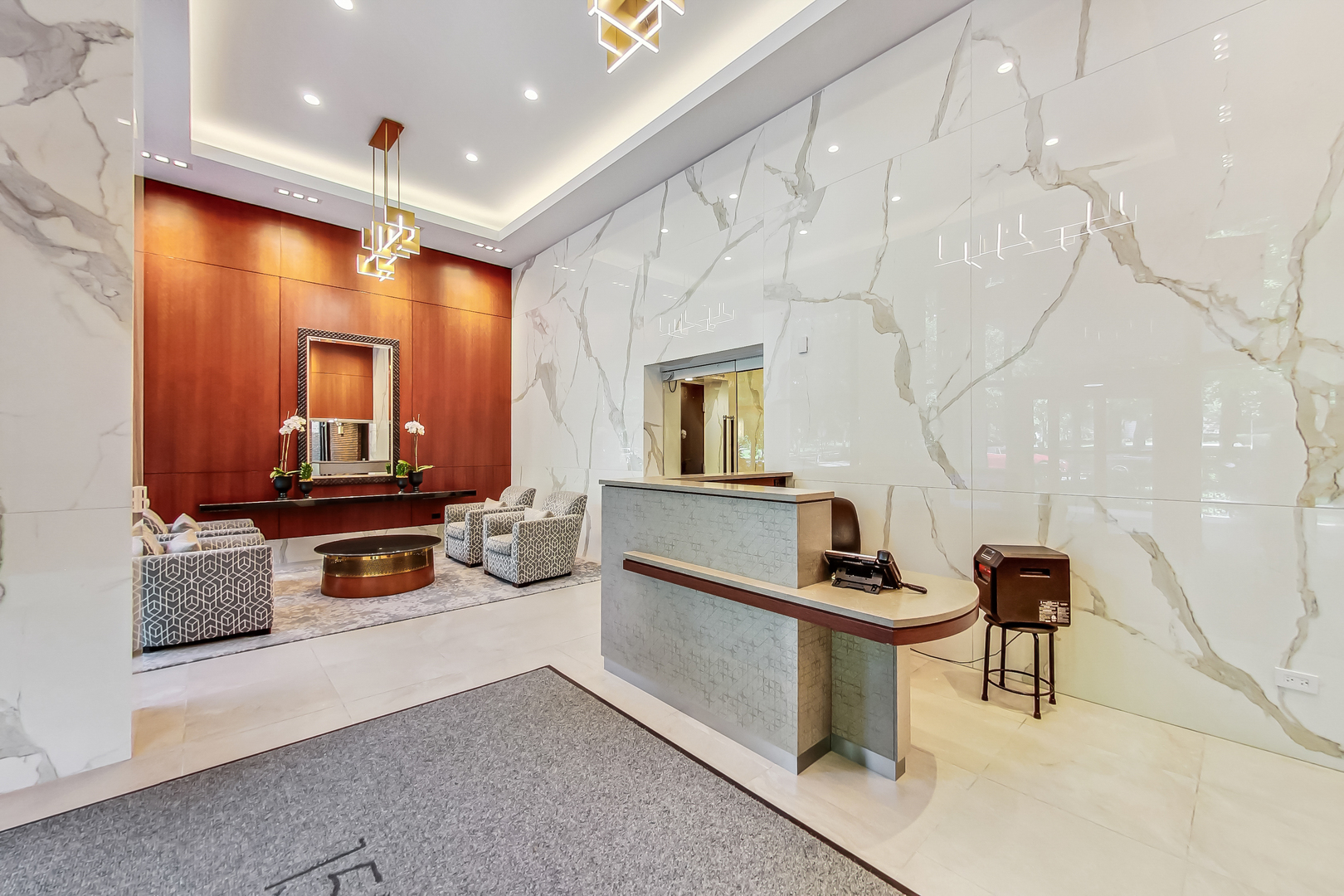 1555 N ASTOR Street Unit: 11SE