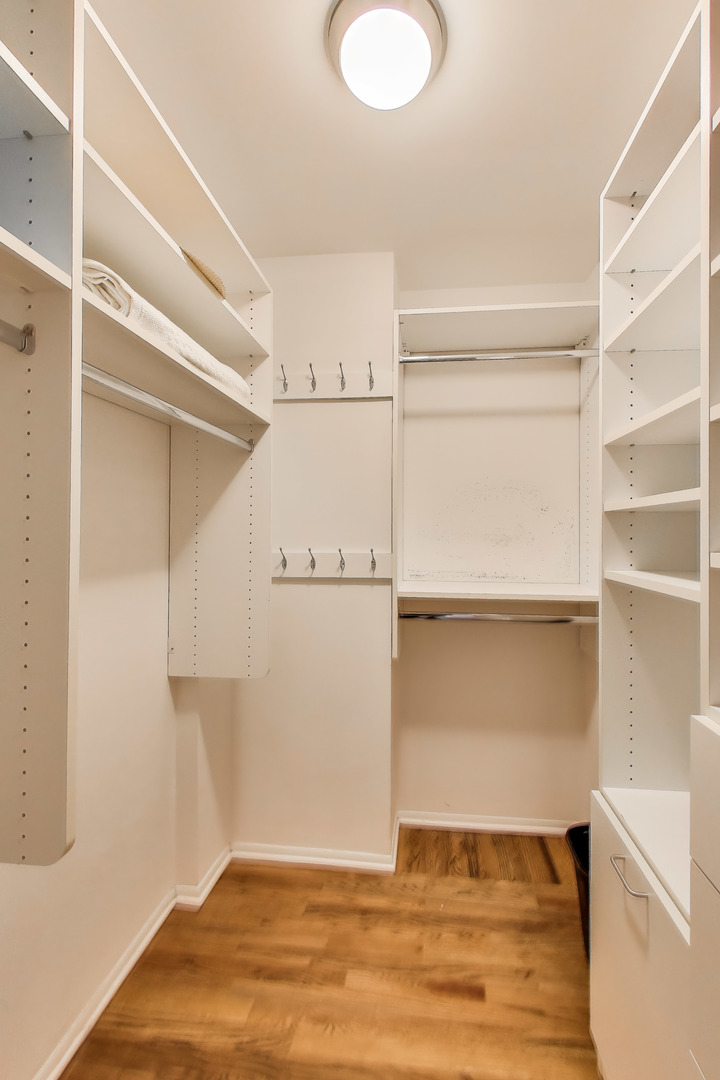 1555 N ASTOR Street Unit: 11SE