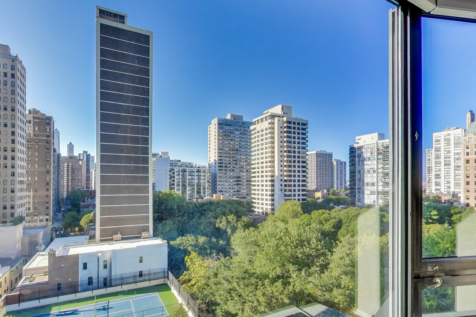 1555 N ASTOR Street Unit: 11SE