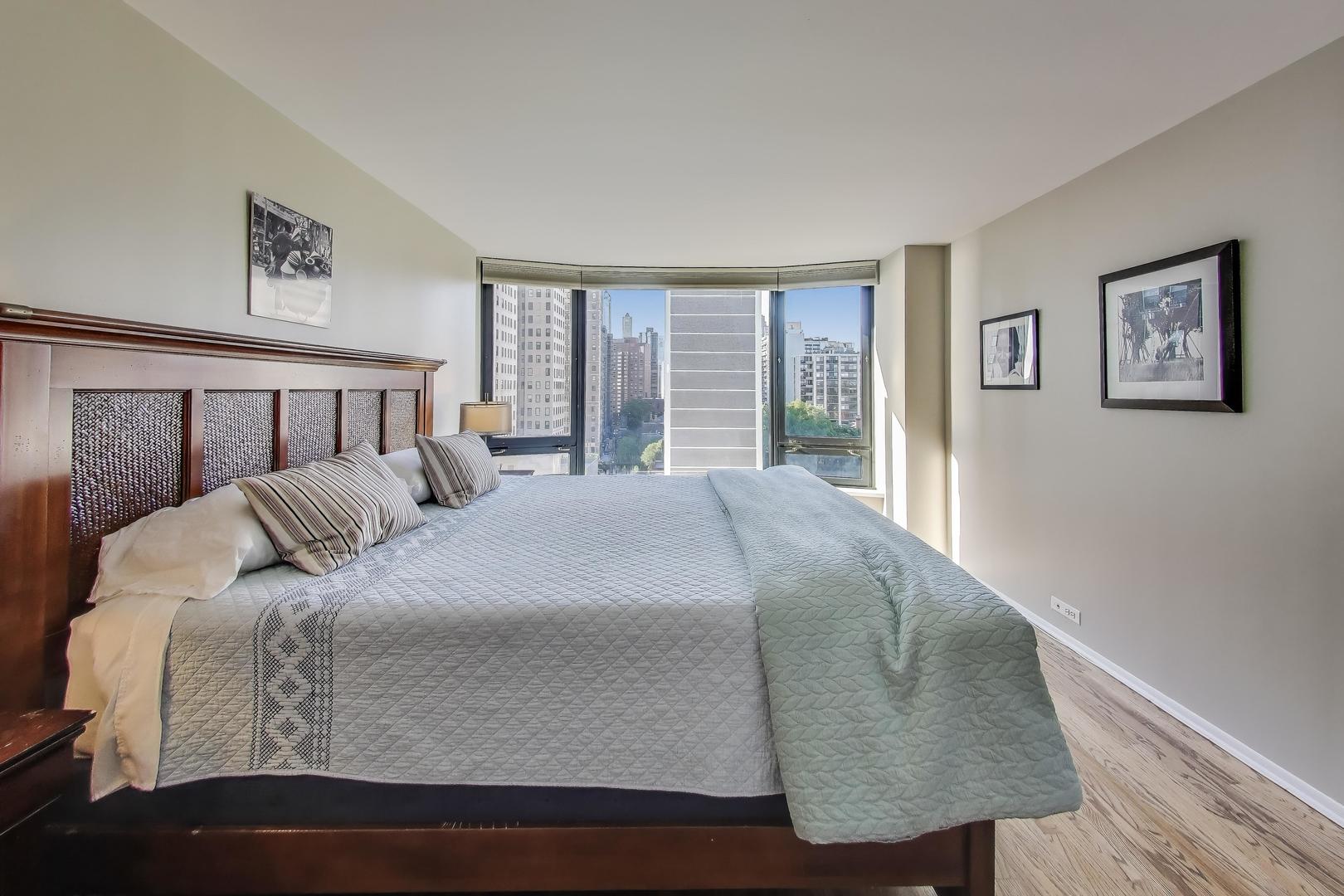 1555 N ASTOR Street Unit: 11SE