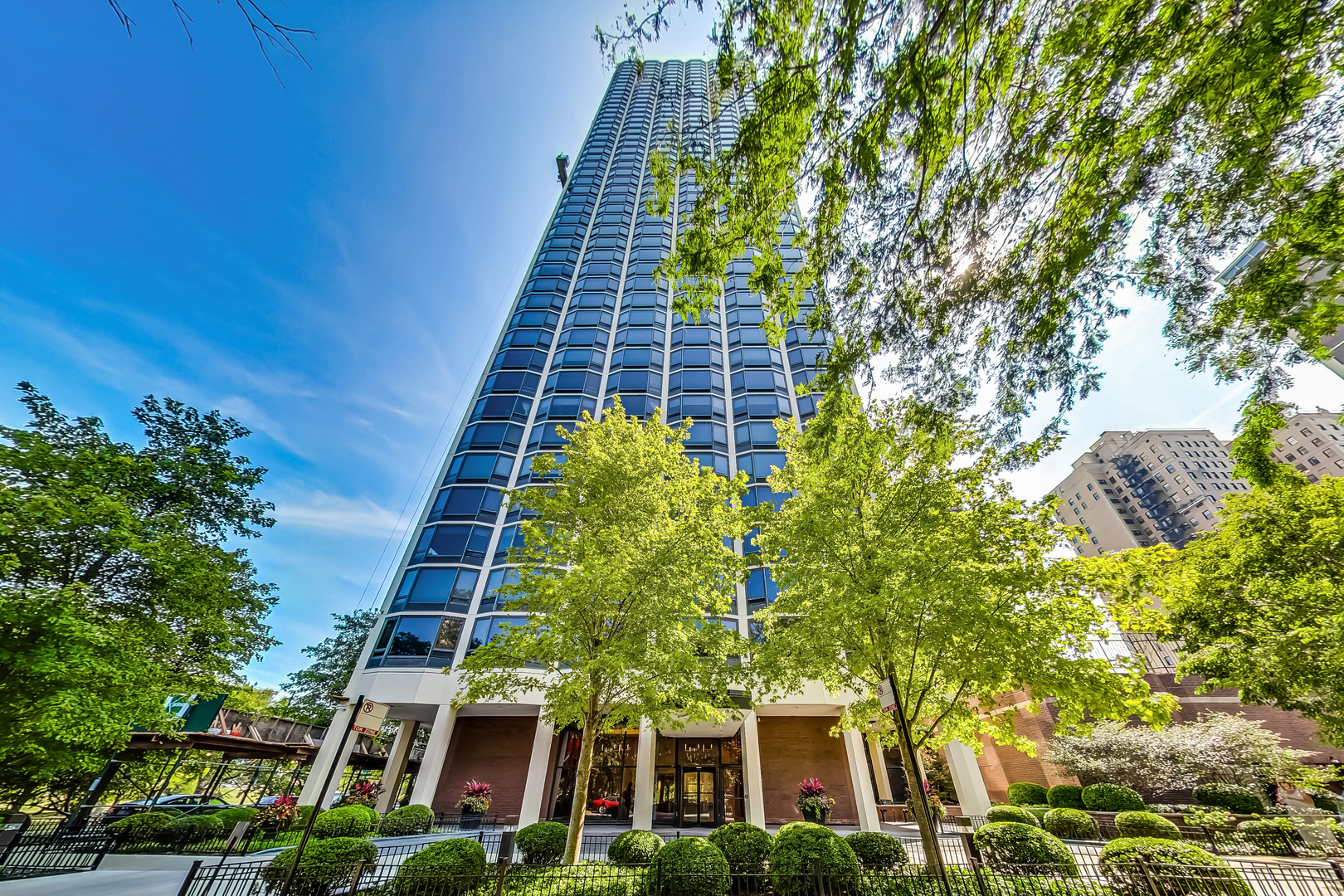 1555 N ASTOR Street Unit: 11SE