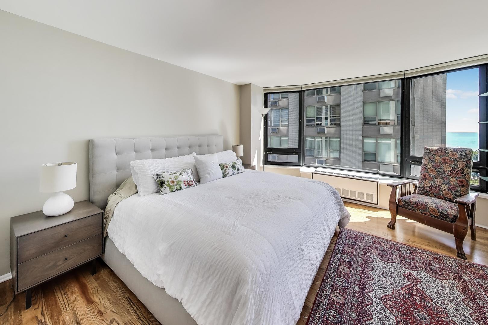 1555 N ASTOR Street Unit: 11SE