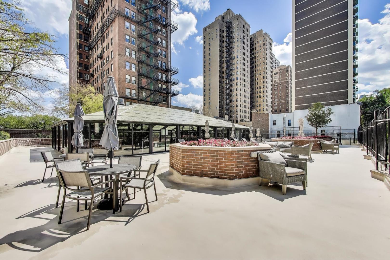 1555 N ASTOR Street Unit: 11SE