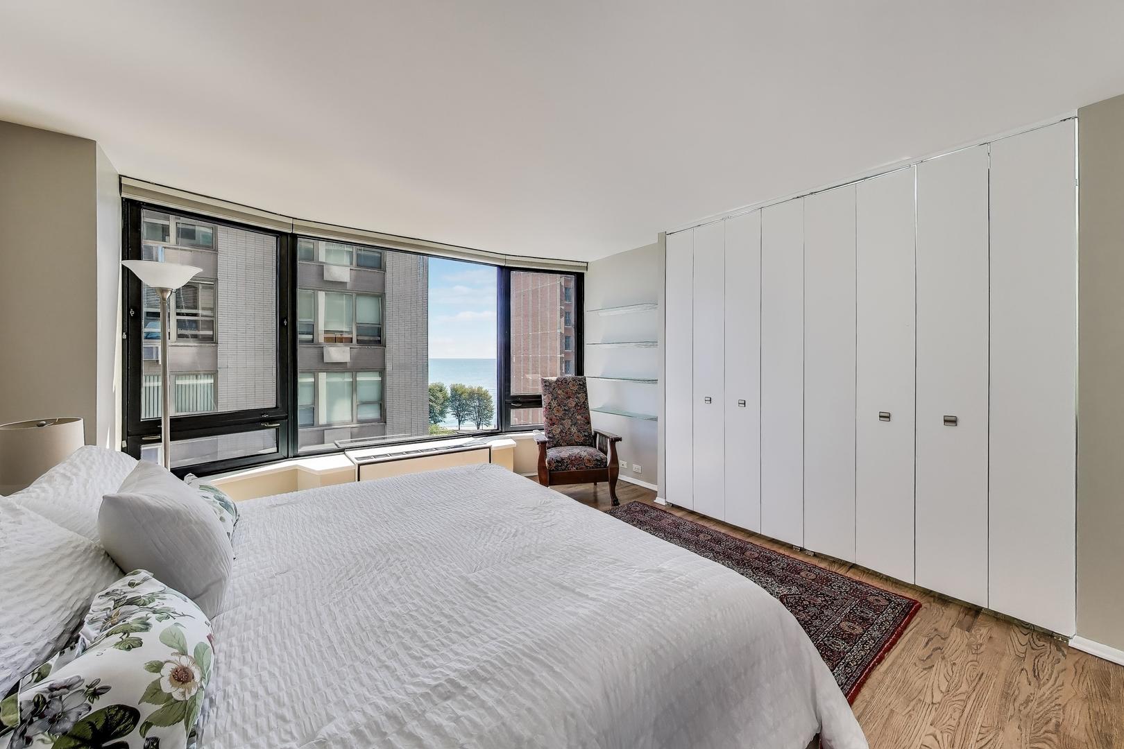 1555 N ASTOR Street Unit: 11SE