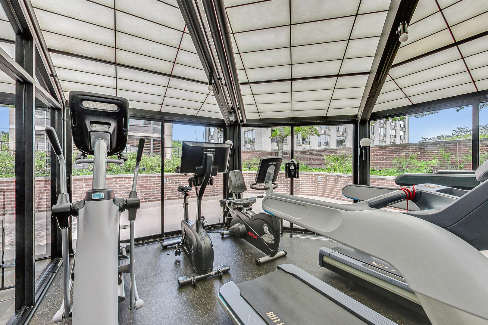 1555 N ASTOR Street Unit: 11SE