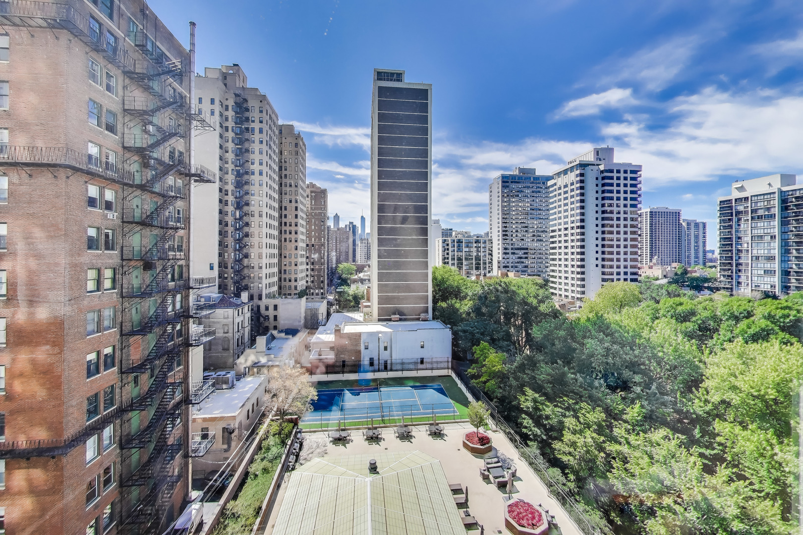 1555 N ASTOR Street Unit: 11SE