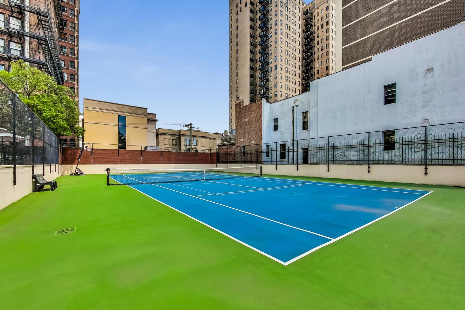 1555 N ASTOR Street Unit: 11SE