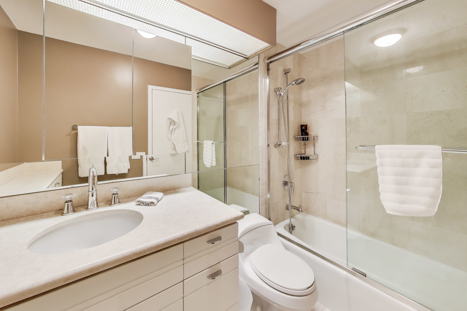 1555 N ASTOR Street Unit: 11SE