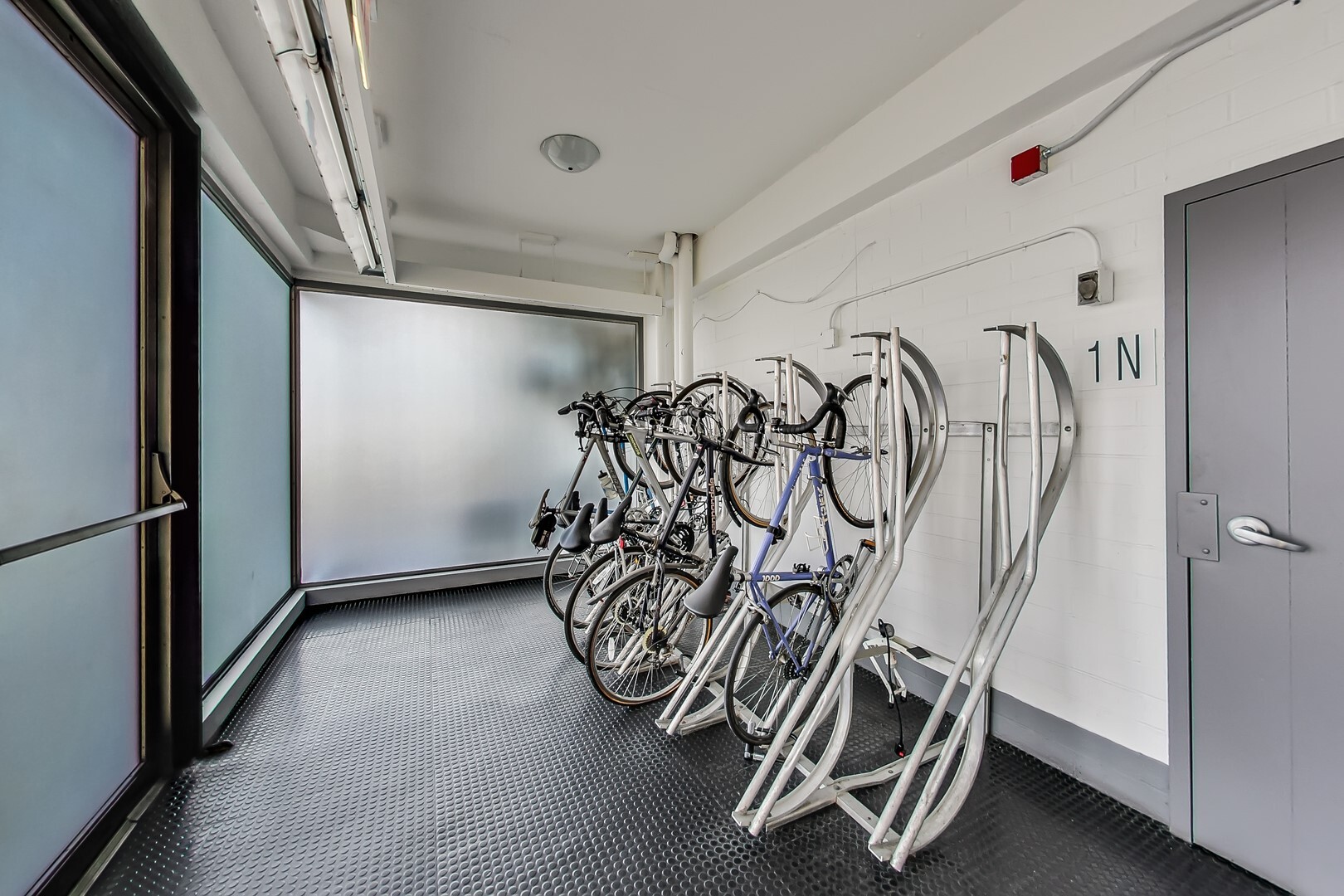 860 N LAKE SHORE Drive Unit: 4M